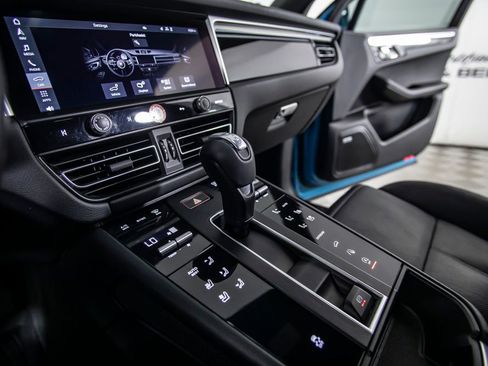 Used 2022 Porsche Macan AWD/4WD image 32