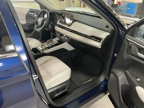 Used 2024 Mitsubishi Outlander SEL image 16