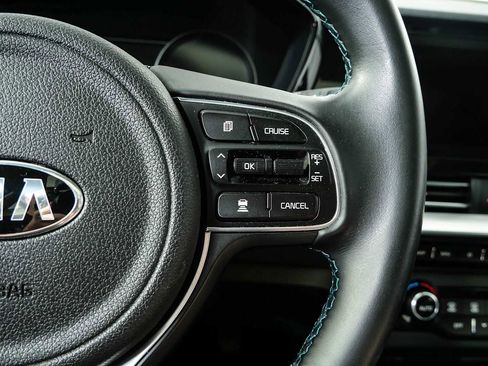 Used 2020 Kia Niro EX Premium FWD image 12