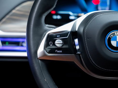 Used 2023 BMW i7 xDrive60 image 44