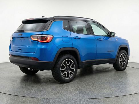 Used 2025 Jeep Compass Trailhawk image 9