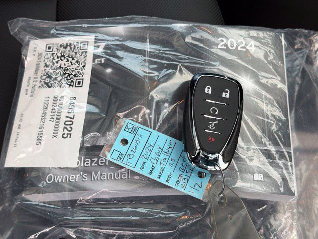 Used 2024 Chevrolet TrailBlazer RS w/ Convenience Package AWD/4WD image 39