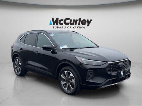 Used 2025 Ford Escape Platinum image 14