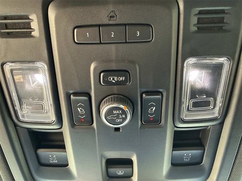 Used 2023 GMC Yukon SLT w/ SLT Luxury Package image 23