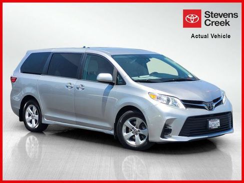 Certified 2018 Toyota Sienna LE FWD image 1