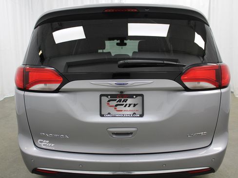Used 2020 Chrysler Pacifica Limited FWD image 7