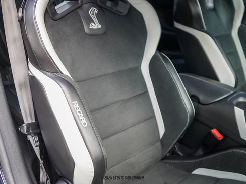 Used 2022 Ford Mustang Shelby GT500 w/ Technology Package image 32