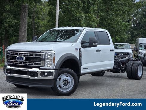 New 2025 Ford F450 XLT image 1