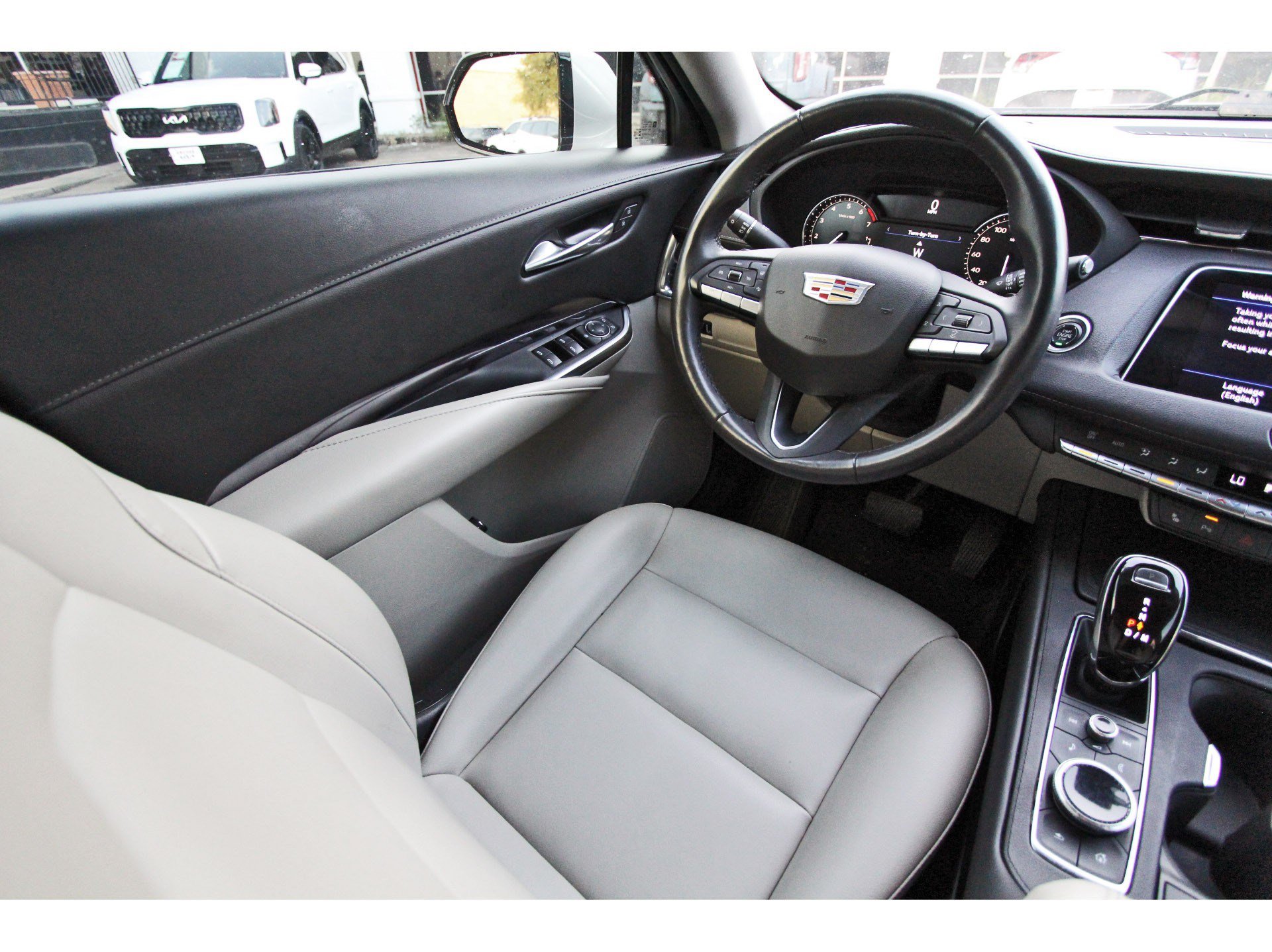 Used 2022 Cadillac XT4 Luxury w/ Cold Weather Package FWD image 11