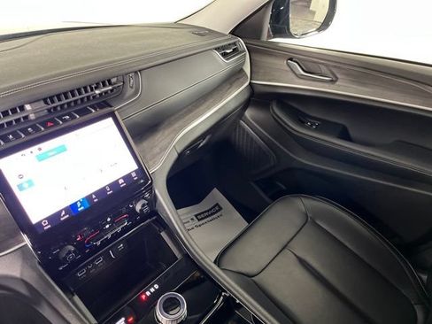 Used 2023 Jeep Grand Cherokee Limited AWD/4WD image 36