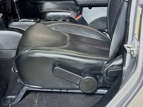 Used 2017 Jeep Wrangler Unlimited Rubicon AWD/4WD image 15