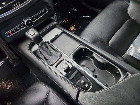 Used 2022 Volvo XC90 T5 Momentum image 19