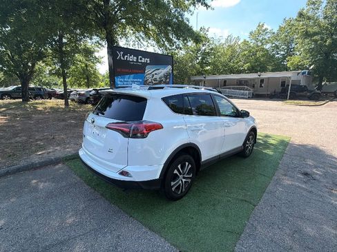 Used 2017 Toyota RAV4 LE AWD/4WD image 9