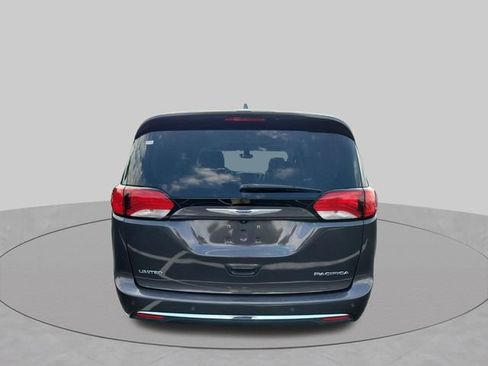 Used 2018 Chrysler Pacifica Limited w/ Tire & Wheel Group FWD image 15