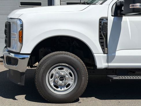 New 2026 Ford F250 XL w/ XL Chrome Package image 7