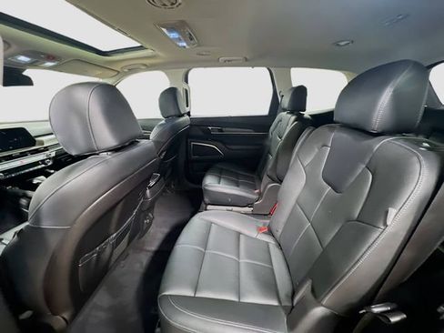 Used 2024 Kia Telluride EX w/ EX Captain's Chair Package image 26
