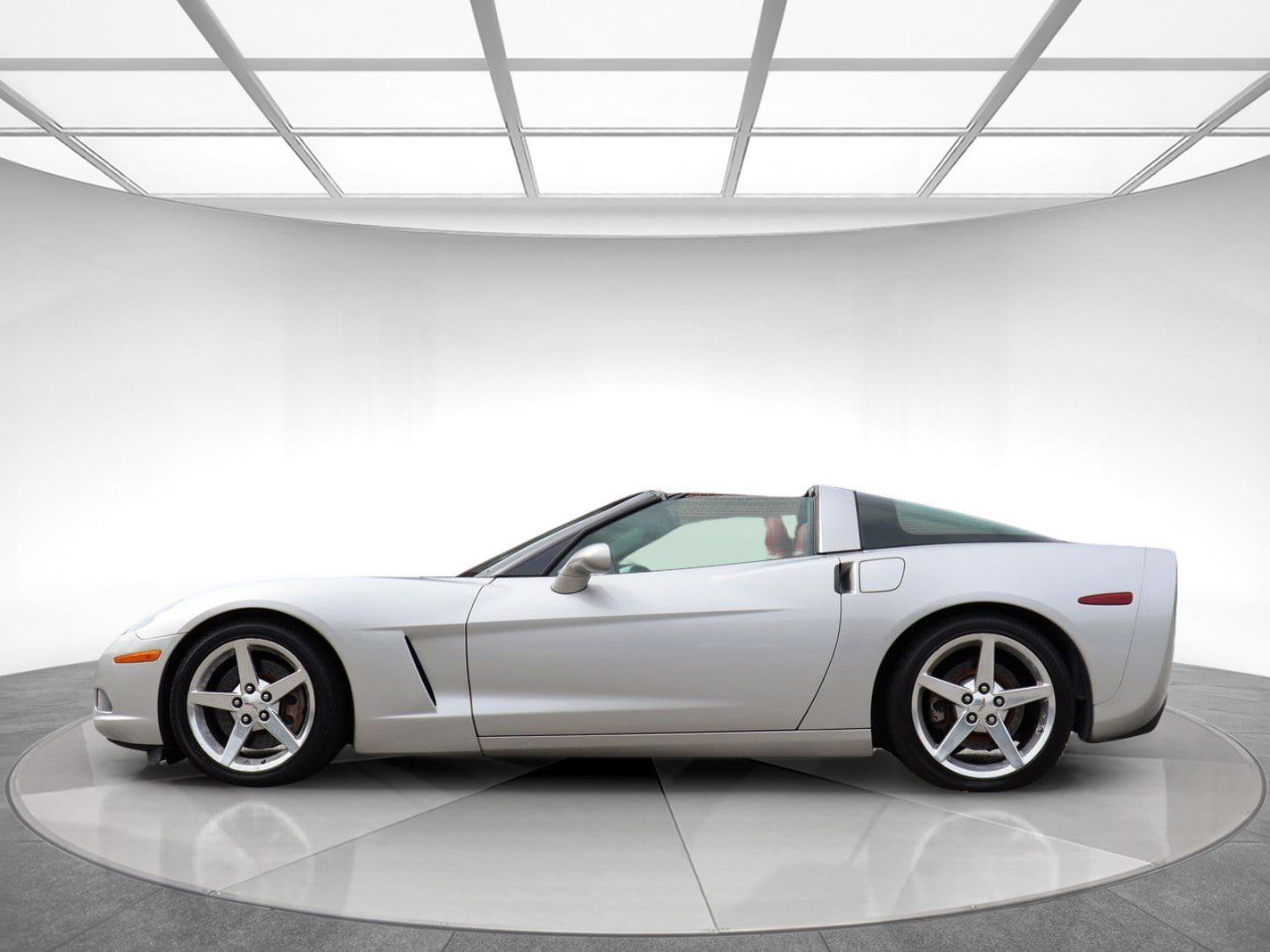 Used 2005 Chevrolet Corvette Coupe w/ Performance Handling Package RWD image 4