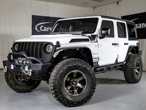 Used 2018 Jeep Wrangler Unlimited Sahara AWD/4WD image 3