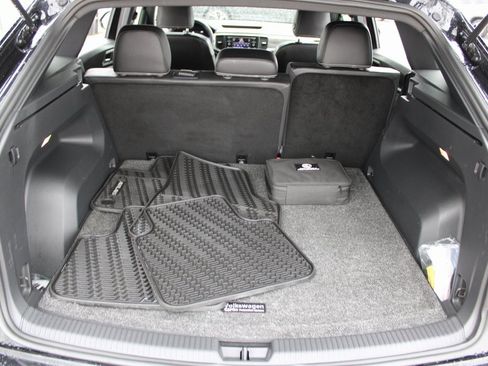 Certified 2023 Volkswagen Atlas Cross Sport SE image 29