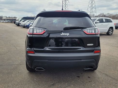 Used 2019 Jeep Cherokee Latitude w/ Popular Appearance Group image 7