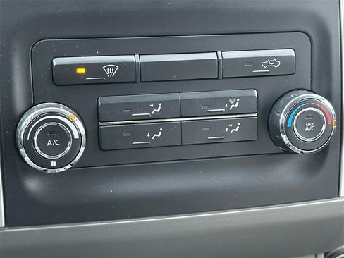 Used 2015 Nissan Frontier SV image 26