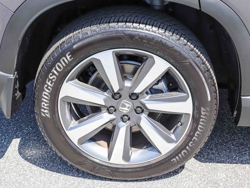 Certified 2025 Honda Pilot Touring image 8