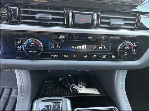 Certified 2025 Nissan Pathfinder Platinum image 14