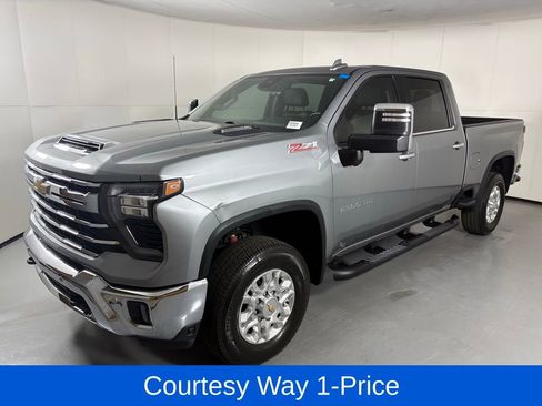 Used 2025 Chevrolet Silverado 2500 LTZ w/ LTZ Plus Package AWD/4WD image 5