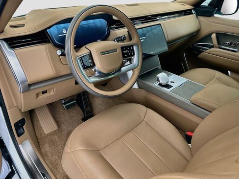 Used 2025 Land Rover Range Rover SV AWD/4WD image 9