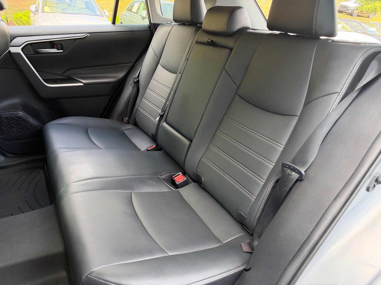 Used 2021 Toyota RAV4 XLE Premium AWD/4WD image 32