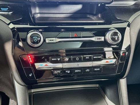 Used 2023 Ford Explorer ST-Line w/ Class IV Trailer Tow Package AWD/4WD image 29