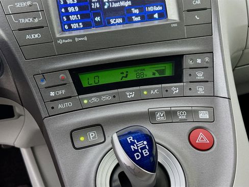 Used 2014 Toyota Prius Three w/ Preferred Accessory Package FWD image 22