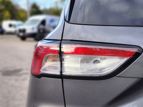 Certified 2022 Ford Escape SE w/ SE Sport Appearance Package image 9