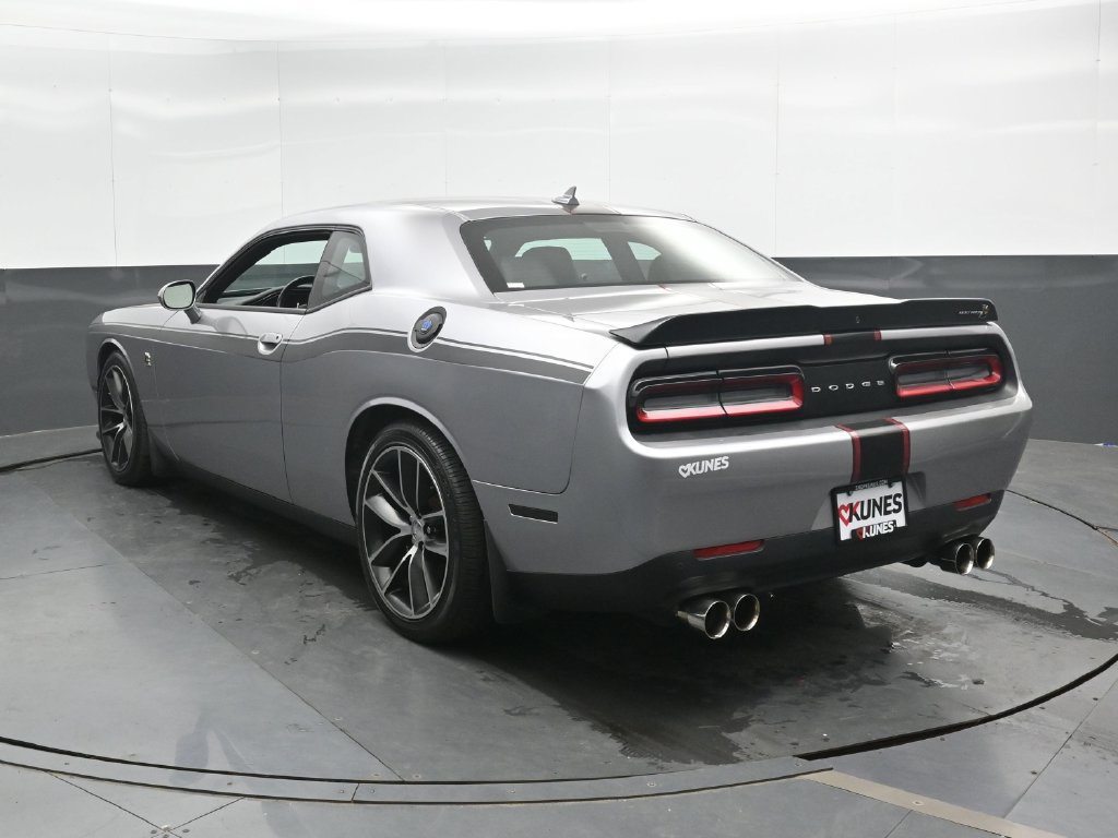Used 2016 Dodge Challenger R/T Scat Pack RWD image 9