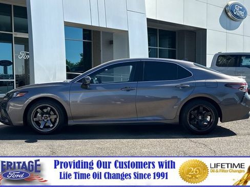 Used 2022 Toyota Camry SE w/ Carpet Mat Package (TMS) FWD image 7