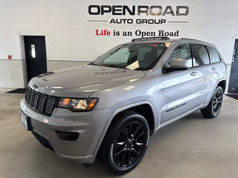 Used 2020 Jeep Grand Cherokee Altitude AWD/4WD image 3