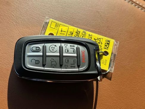 New 2026 Chrysler Pacifica Pinnacle w/ Trailer Tow Group image 28