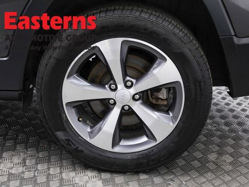 Used 2021 Jeep Cherokee Limited image 35