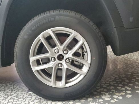 Used 2024 Jeep Grand Cherokee L Laredo w/ Luxury Tech Group I image 6