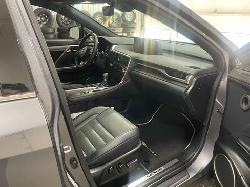 Used 2019 Lexus RX 450h AWD image 37