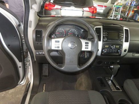Used 2013 Nissan Frontier SV w/ SV Value Truck Pkg RWD image 34