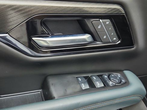 Used 2025 GMC Yukon XL AT4 AWD/4WD image 23