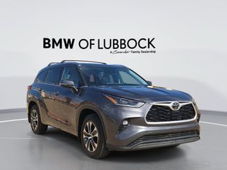 Used 2021 Toyota Highlander XLE AWD/4WD video 1