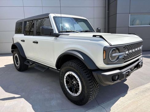 Used 2023 Ford Bronco Badlands w/ Sasquatch Package AWD/4WD image 3