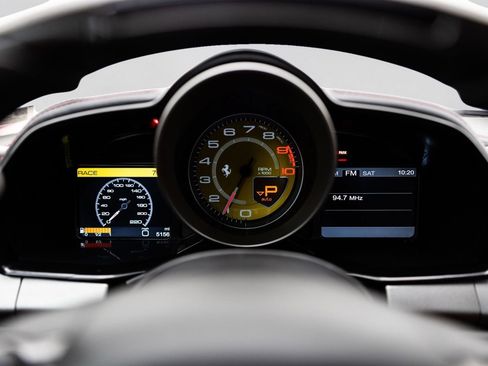 Used 2011 Ferrari 458 Italia Coupe RWD image 34
