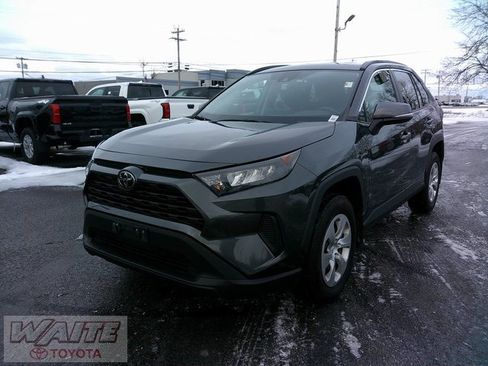 Used 2021 Toyota RAV4 LE image 5