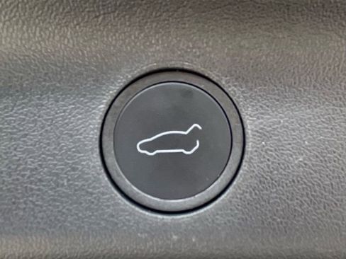 Used 2024 Tesla Model Y Long Range RWD image 14