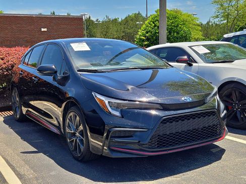 Used 2023 Toyota Corolla SE w/ SE Package FWD image 2