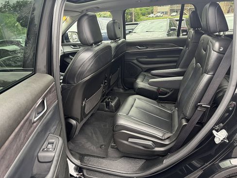 Used 2023 Jeep Grand Cherokee L Limited w/ Black Appearance Package AWD/4WD image 14