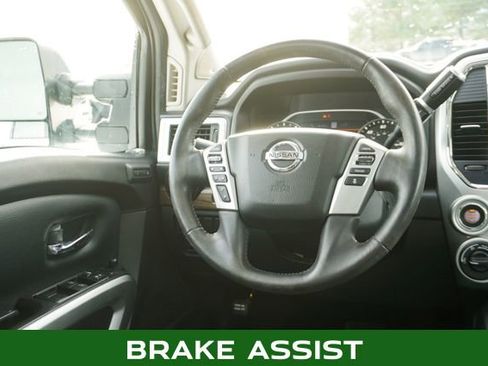 Used 2021 Nissan Titan SL w/ Moonroof Package image 11